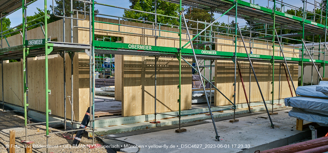 01.06.2023 - Neue Holzwände für das Haus für Kinder in Neuperlach in München